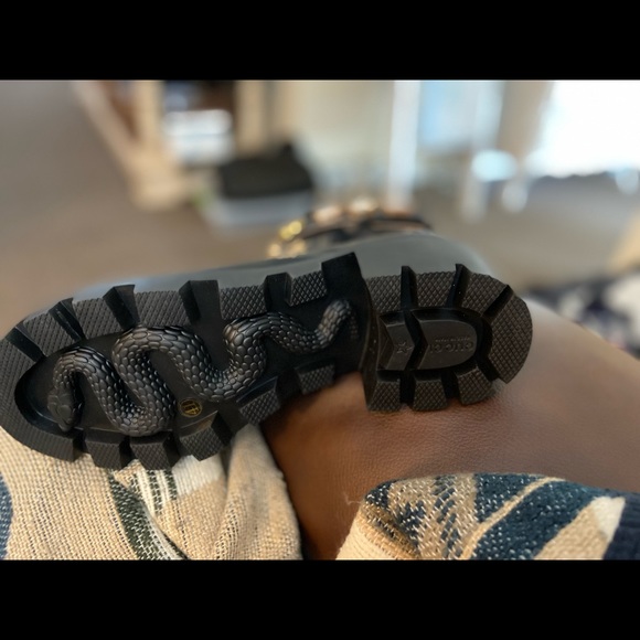 Embroidered leather ankle boot with one belt - Picture 13 of 15